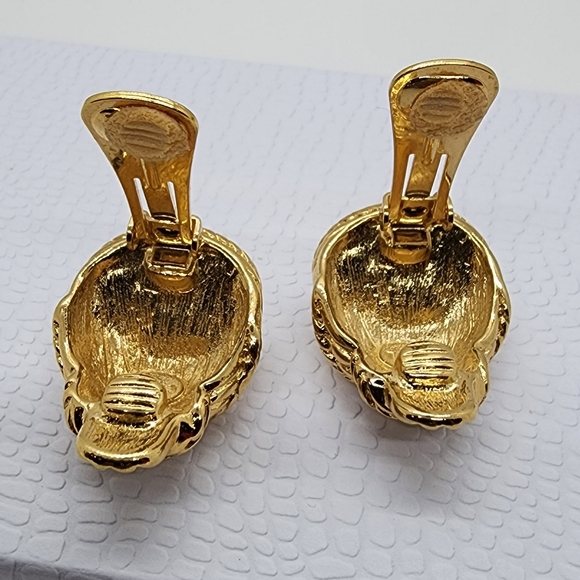 Kenneth Jay Lane Gold & Faux Pearl Clip On Earrings - Picture 10 of 16